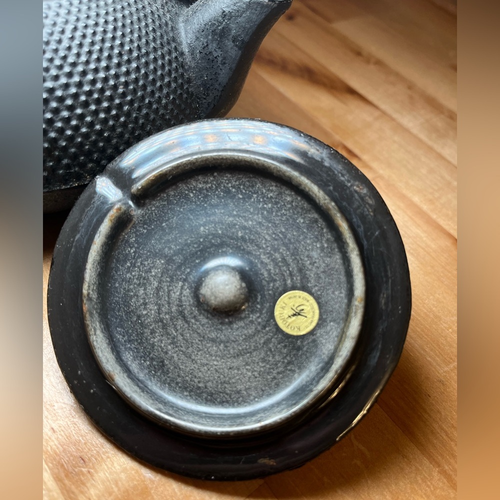 Vintage Japanese Cast Iron Teapot - Picture 5 of 9